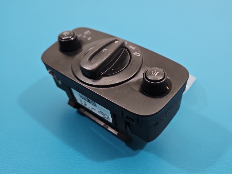 Przełącznik włącznik świateł Ford Fiesta Mk7