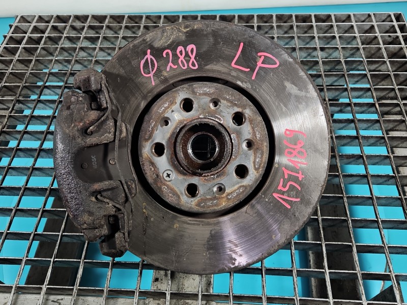 Zwrotnica lewa piasta przód 1.6 tdi CAYA Skoda Fabia II