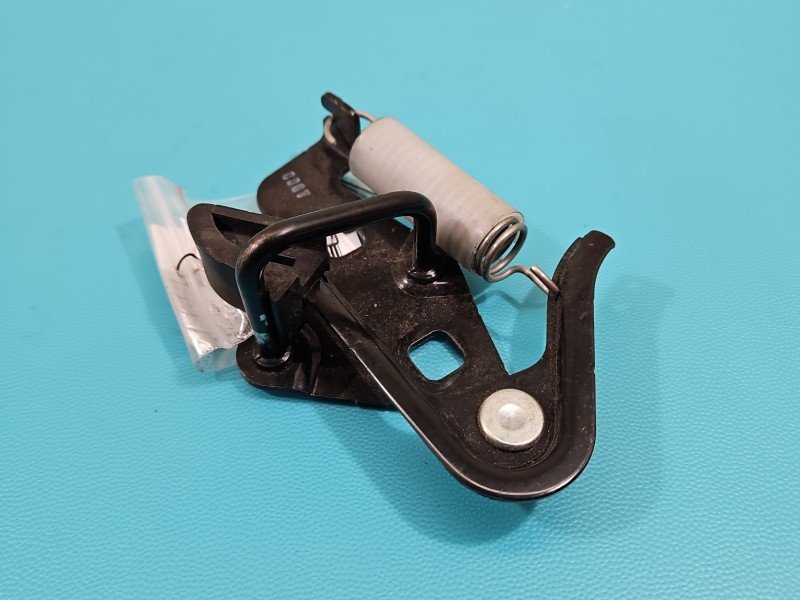Zamek klapy tył Ford Mustang V 04-14 Zamek klapy tył Ford Mustang V 04-14