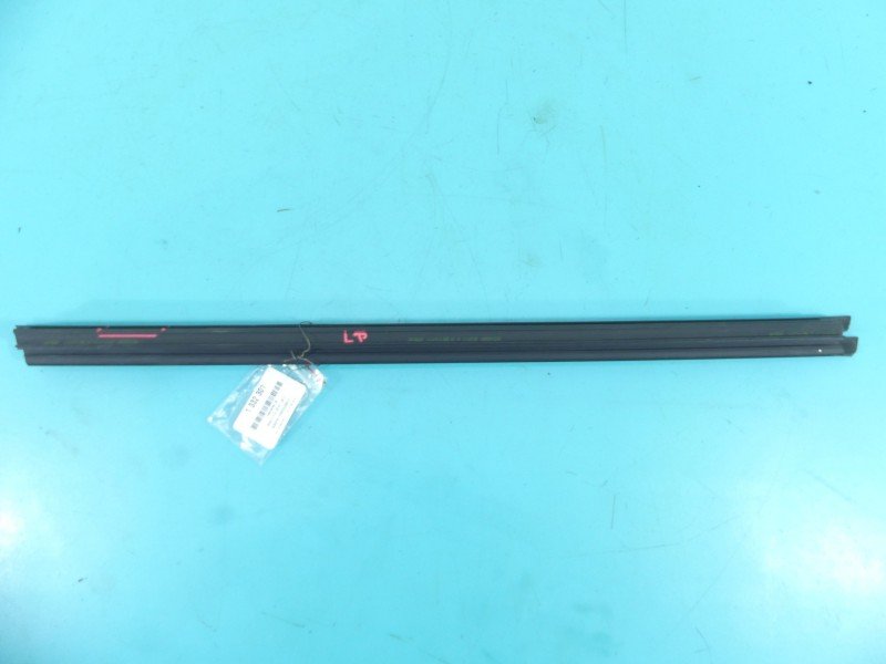 Uszczelka drzwi przód lewa Bmw f10 f11 Uszczelka drzwi przód lewa Bmw f10 f11