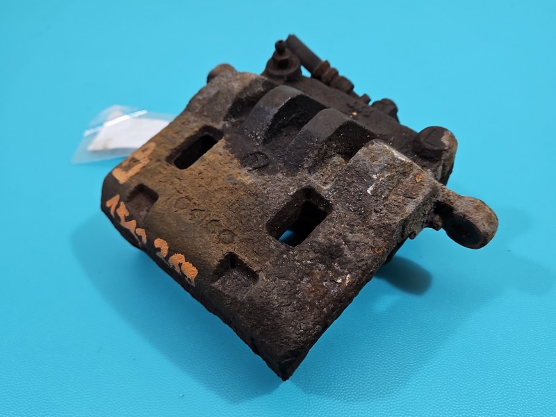 Zacisk przód lewy Subaru Legacy IV 2.0 B boxer