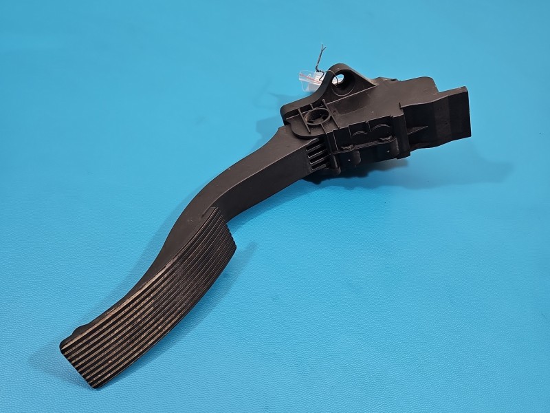 Pedał gazu potencjometr MERCEDES W176 A2463001404 1.5 CDI