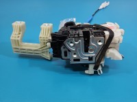 Zamek przód prawy 81320AA010 Hyundai Elantra VII 20- EUROPA 5pin