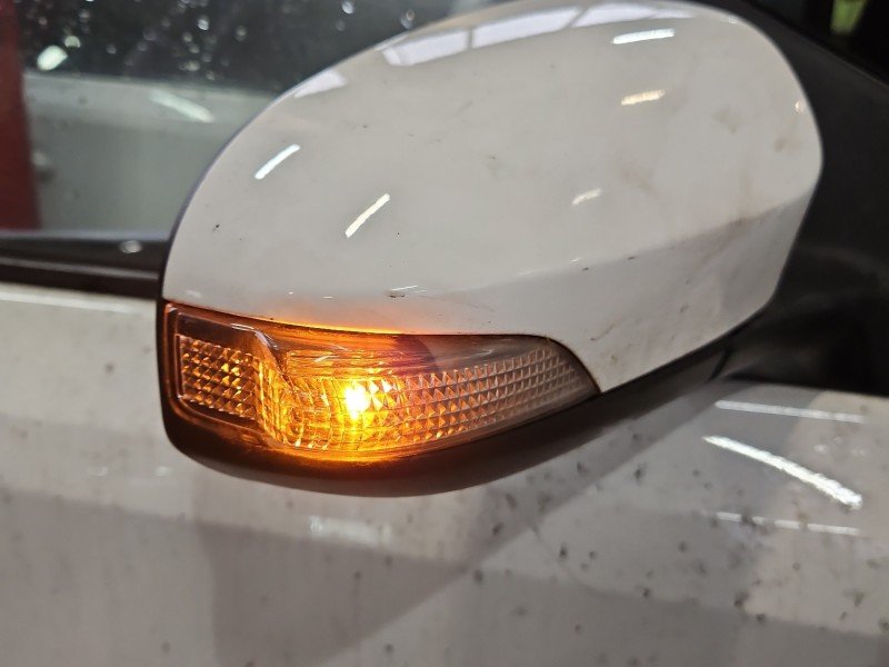 Lusterko prawe Toyota Auris II biały 040 europa