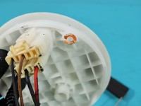 pompka Pompa paliwa Kia Sportage III 10-15 1.6 GDI (G4FD) 31110-2Y400 Producent części: KIA, uszkodzona obudowa 4PIN