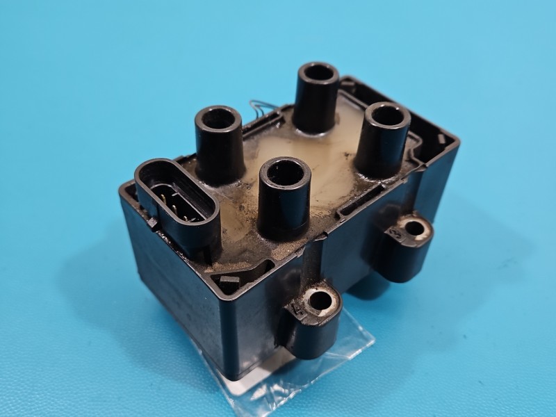 Cewka zapłonowa Renault Twingo II 7700873701, 7700274008 1.2 8V wiel Pęknięta