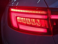 Lampa tył lewa Audi A4 B9 sedan Producent części: Audi, Wersja USA - kierunek świeci na czerwono, zewnętrzna , LED, sedan EUROPA