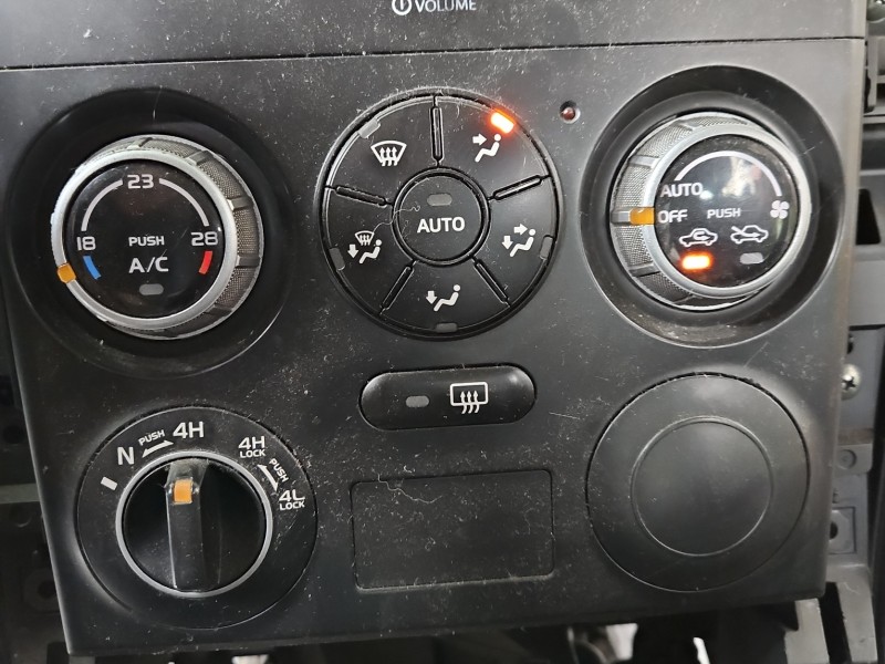 Konsola panel nawiewu Suzuki Grand Vitara II 39510-64JD