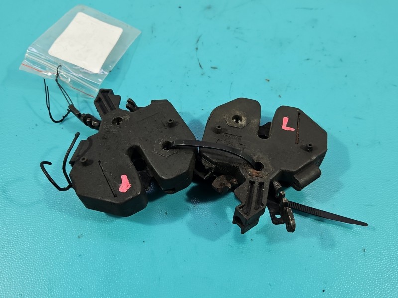 Zamek maski Producent części: Volvo, prawy, lewy 94837657 Volvo XC90 I 02-