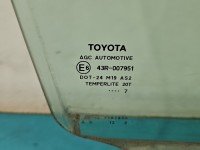 Szyba drzwi przód prawa Toyota Auris I HB