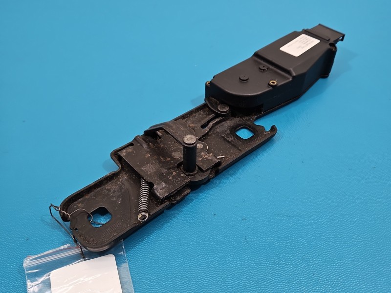 Zamek klapy tył 4F9827383E AUDI Q5 08- HB Producent części: Audi, 5PIN, dociąg tylnej klapy