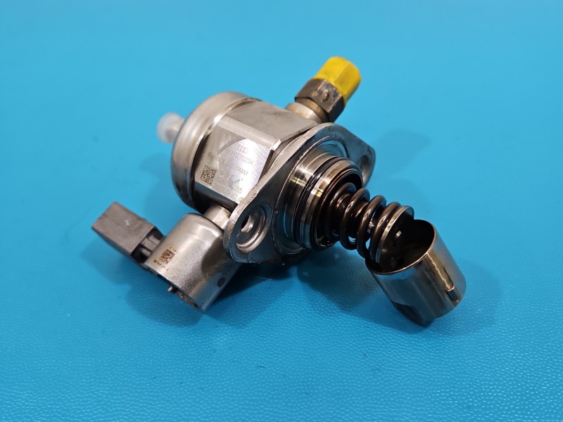 pompka Pompa paliwa Audi A5 8T 1.8 TFSI CABD 06H127025K, 0261520055