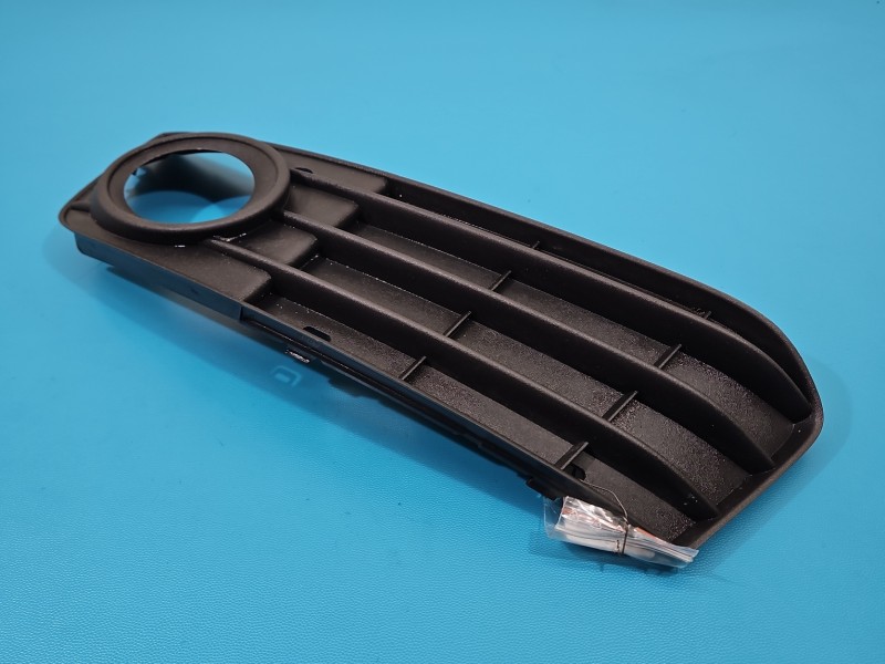 Zaślepka kratka zderzaka lewa atrapa AUDI A4 B8 8K0807681A