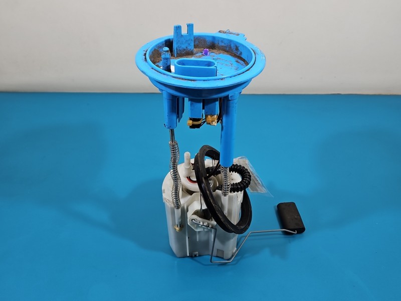 pompka Pompa paliwa Vw Tiguan I 07- 1.4 TSI 5N0919051G Volkswagen, uszkodzony króciec