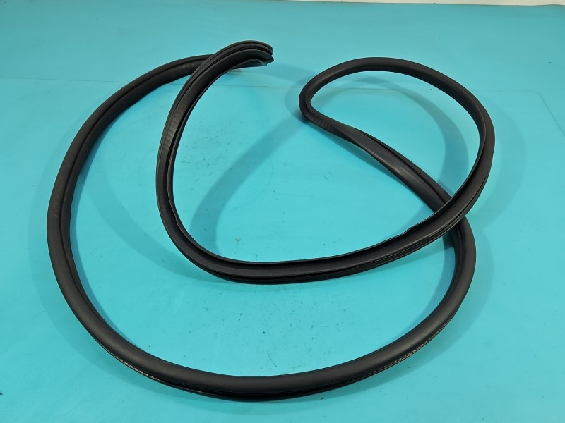 Uszczelka drzwi przód lewa Jeep Grand Cherokee IV WK2