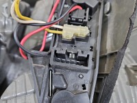 Lampa tył lewa Toyota Yaris II HB uszkodzony rant klosza Koito LIFT 09-11 led EUROPA