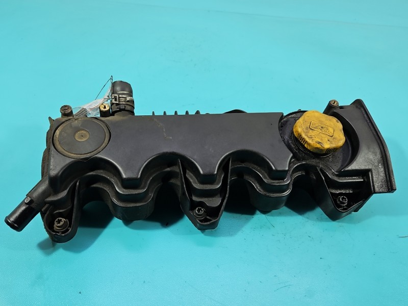 Pokrywa zaworów Opel Zafira B 1.9 CDTI