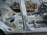 Próg prawy SŁUPEK ŚRODKOWY B Subaru Forester IV SJ 12-18 HB 5d srebrny G1U
