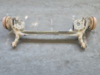 Tylna belka oś tył Toyota Yaris III 1.3 vvti