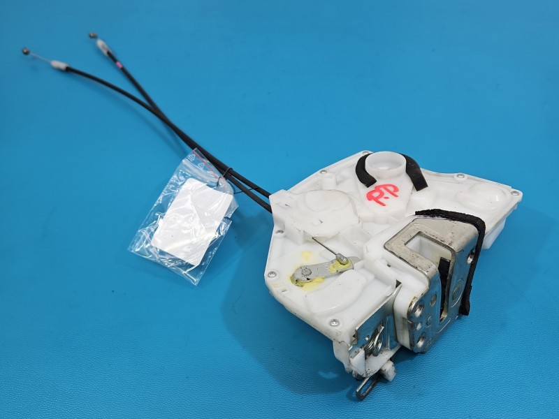 Zamek przód prawy 82201-68LA Suzuki Swift Mk7 EUROPA 7PIN