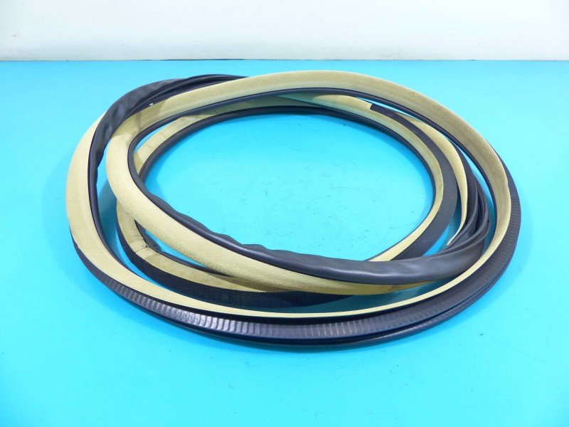 Uszczelka drzwi przód lewa Infiniti FX II QX70 Uszczelka drzwi przód lewa Infiniti FX II QX70