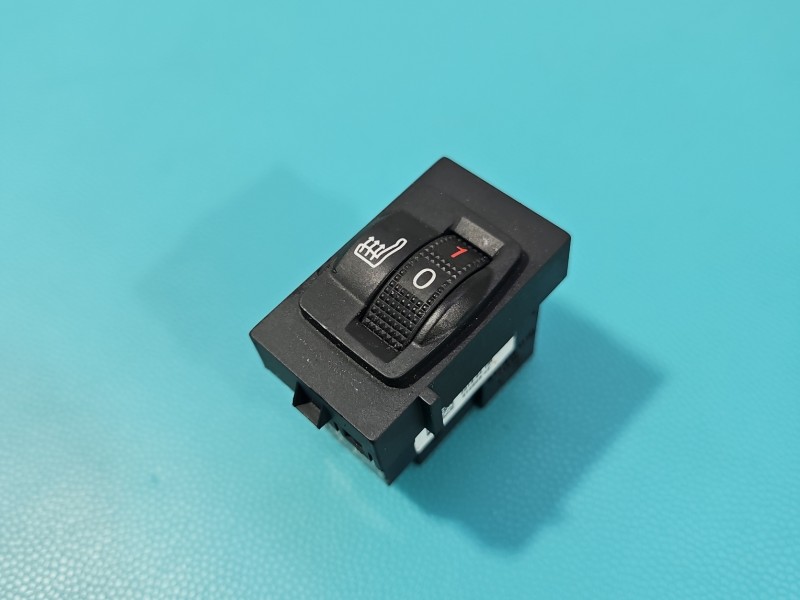 Przełącznik Grzania foteli przód / PRZÓD PRAWY Citroen C3 III 16-24 98019841ZD