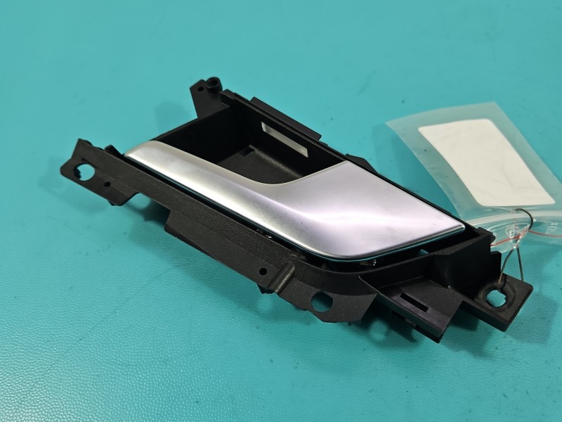 Klamka wewnętrzna przód prawa Audi A4 B9 8W0837020A