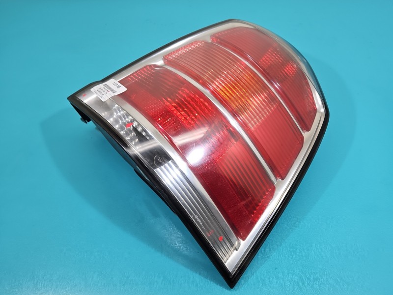 Lampa tył prawa Producent części: OPEL, odpryski odbłyśnika Opel Zafira B HB