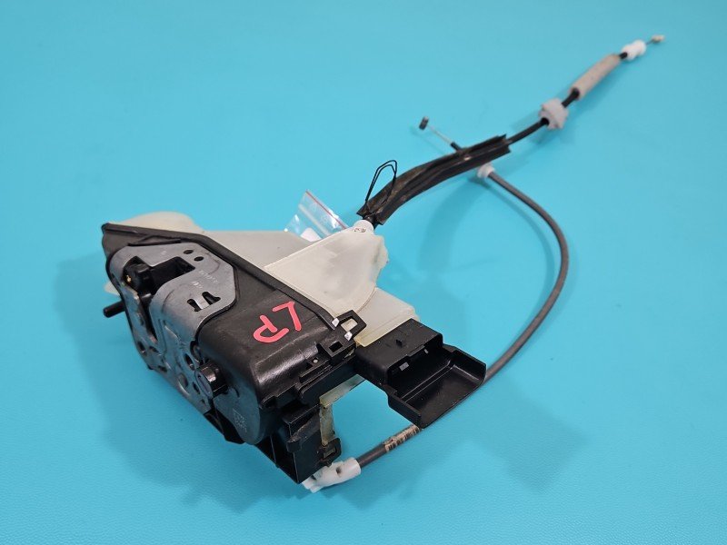 Zamek przód lewy 104235 Peugeot 3008 II EUROPA Peugeot, 6pin