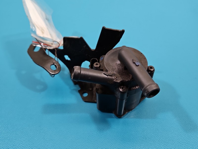 Pompka obiegu wody pompa Peugeot 3008 II 1.6 T hybrid4 9806790880