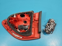 Lampa tył lewa Seat Exeo kombi Producent części: Seat, uszkodzone mocowanie od listwy żarówkowej Z KLAPY 08-11 EUROPA