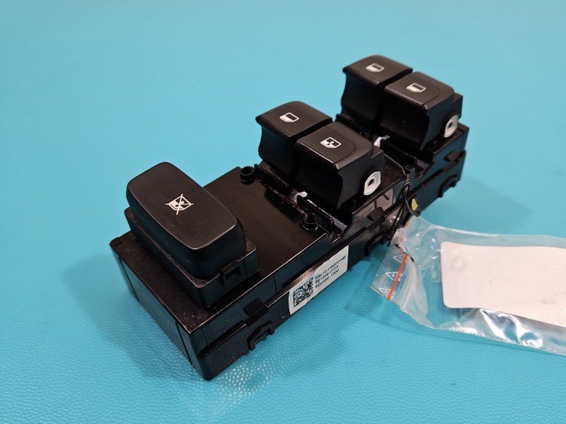 Przełącznik szyb Kia Rio IV 16-23 4D6490-1000 Producent części: KIA EU Przełącznik szyb Kia Rio IV 16-23 4D6490-1000 Producent części: KIA EU