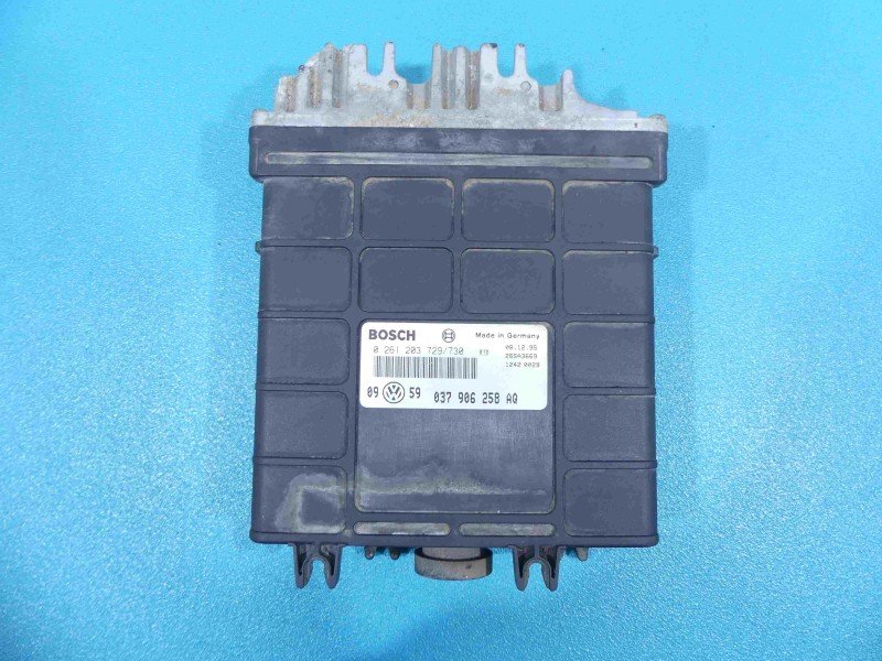 Komputer Sterownik silnika Vw Golf III 1.6 8V wiel 0261203729, 037906258AQ