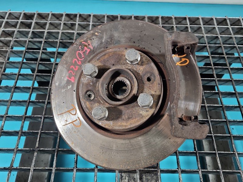 Zwrotnica prawa piasta przód 1.6 16V Nissan Note E11 Zwrotnica prawa piasta przód 1.6 16V Nissan Note E11