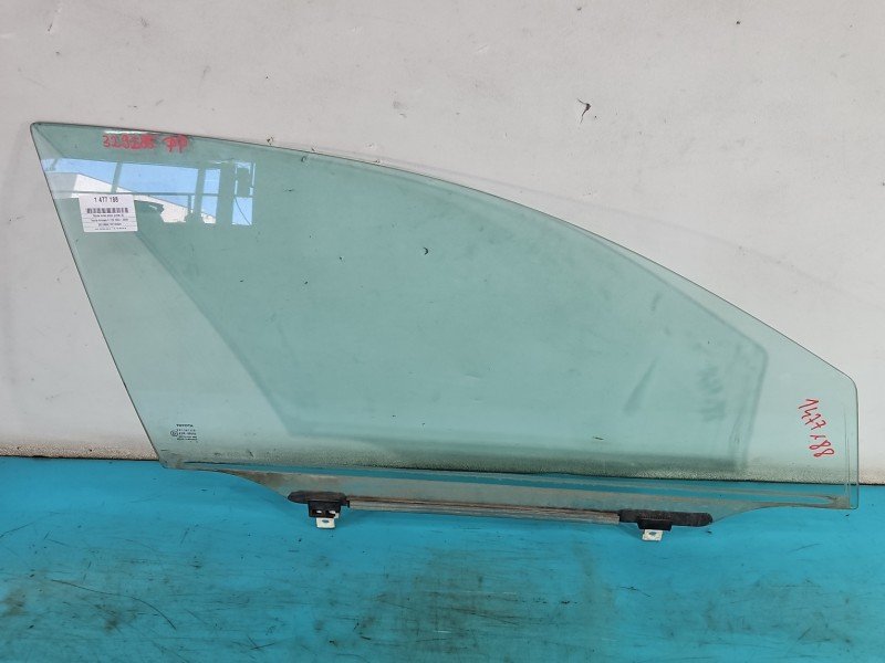 Szyba drzwi przód prawa Toyota Avensis II T25 kombi