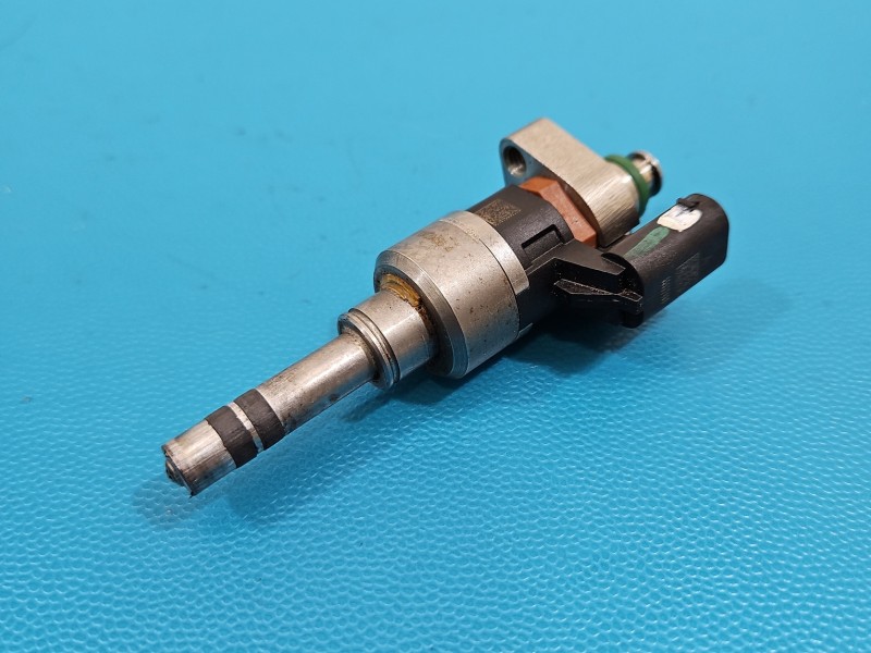 Wtryskiwacz listwa wtryskowa 55577403 Opel Astra V K 1.4 T 125KM