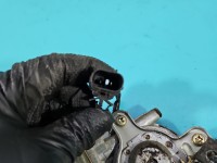 Podnośnik przód lewy Opel Monterey 5d HB