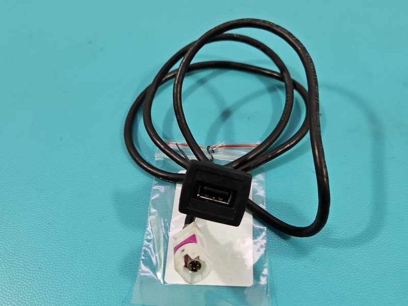 Gniazdo USB Mercedes W246 H2468201315 Gniazdo USB Mercedes W246 H2468201315