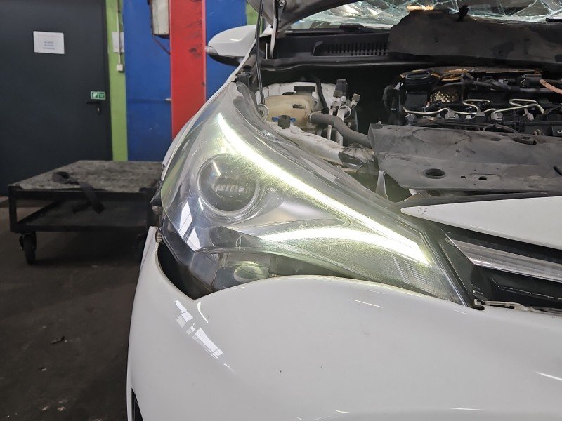 Reflektor prawy lampa przód Toyota Avensis III T27 EUROPA Reflektor prawy lampa przód Toyota Avensis III T27 EUROPA