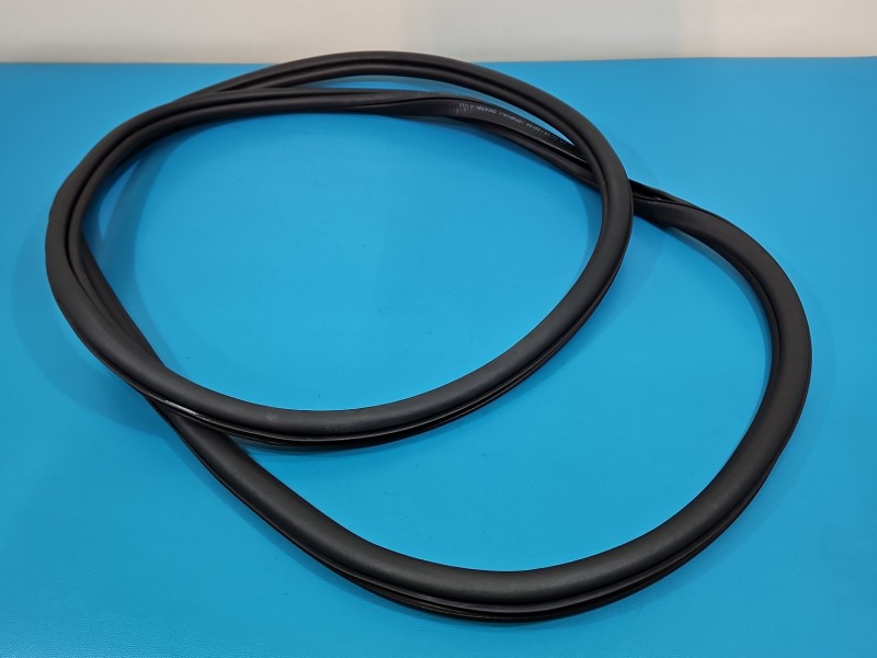 Uszczelka drzwi przód prawa Vw Passat B8