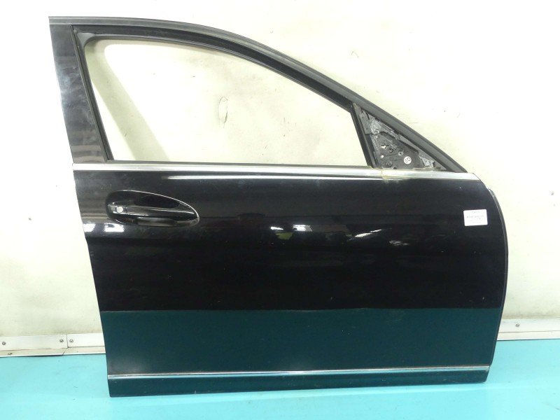 Drzwi przód prawe Mercedes W204 4d czarny (OBSIDIAN BLACK) C197