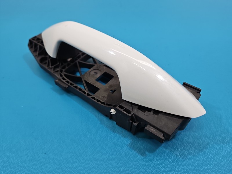 Klamka tył lewa zewnętrzna Skoda Octavia IV 8V0839885