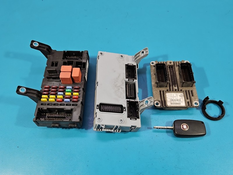 Komputer Sterownik silnika Fiat Linea 1.4 8v 51804530, 51778013