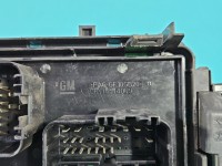Skrzynka bezpieczników Opel Astra V K 39216535, 812461952
