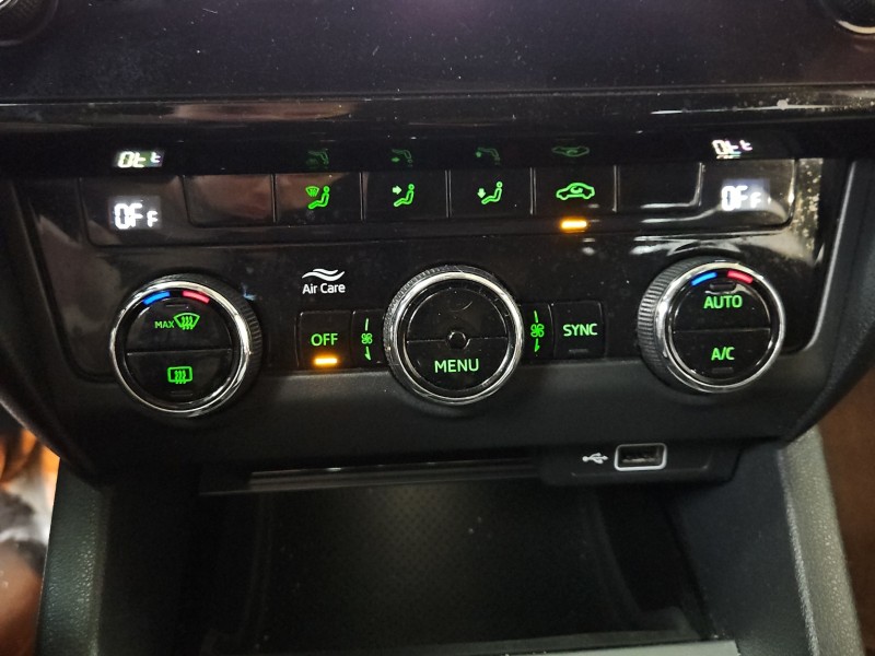 Konsola panel nawiewu Skoda Octavia III 5E0907044AP