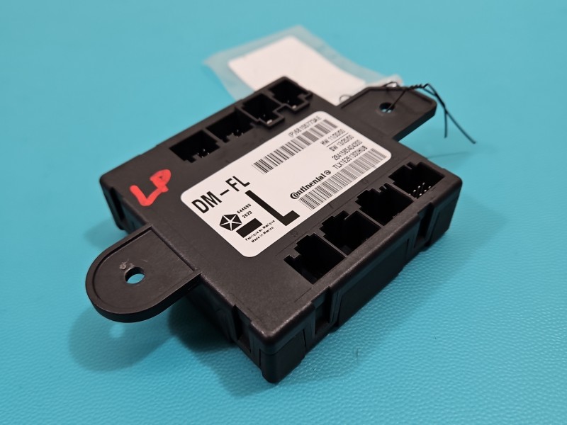 Sterownik moduł Producent części: JEEP, drzwi lewy przód Jeep Grand Cherokee IV WK2 68155773AE, 2841585404300