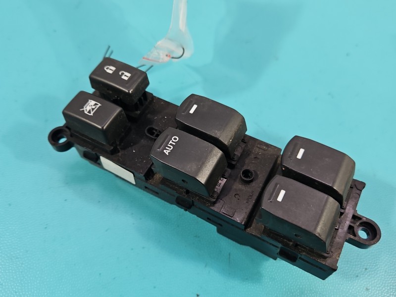 Przełącznik szyb Suzuki Vitara II 2015- Suzuki, 54P2 EU
