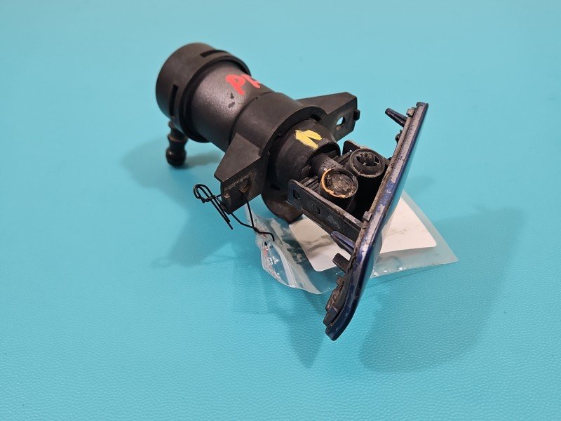 Spryskiwacz reflektora prawy Audi A3 8P