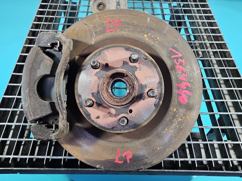 Zwrotnica lewa piasta przód 2.0 D4D Toyota Rav4 IV