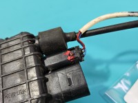 Zamek przód lewy 7185689 BMW F01 EUROPA Producent części: BMW, Z dociągiem , zamek 7pin, dociąg 2pin uszkodzone mocowanie...